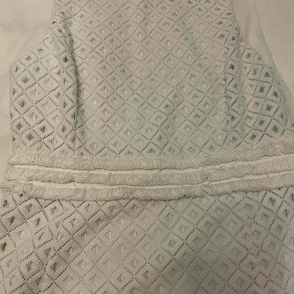 Elegant White Textured Dress - Picture 3 of 5